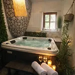 Maison Familiale A 2 Min A Pied De L'institut A Armand Calme Jeux Babyfoot Jacuzzi Proche Saint-Laurent-dʼAigouze